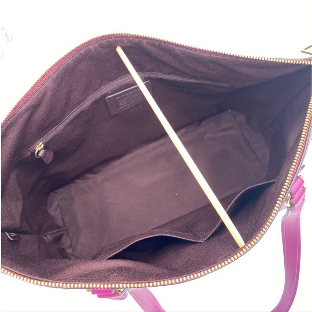 Coach Gallery Tote In Signature Canvas New - Picture 11 of 15